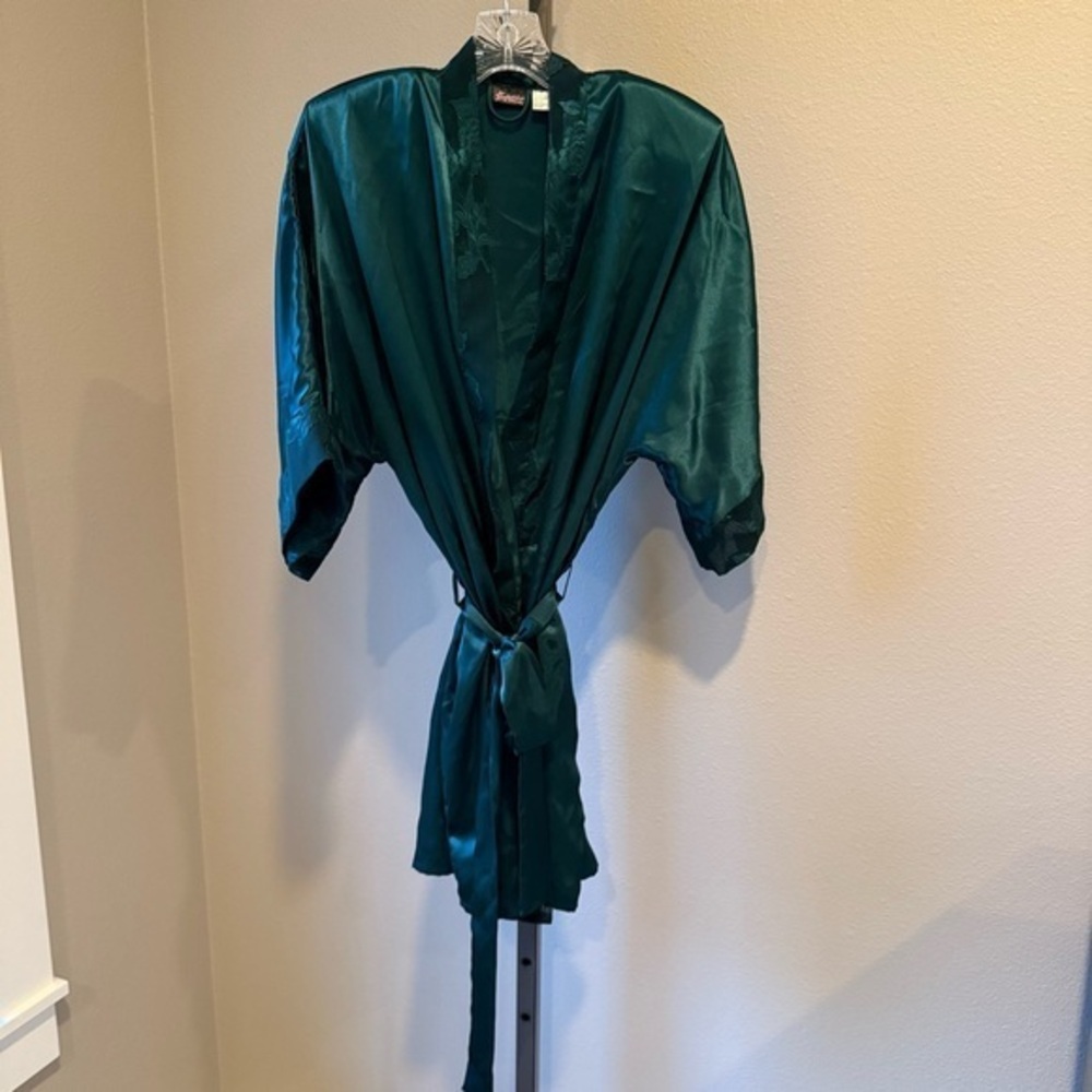 Vintage 80’s Frederick’s of Hollywood emerald green short silky robe size M